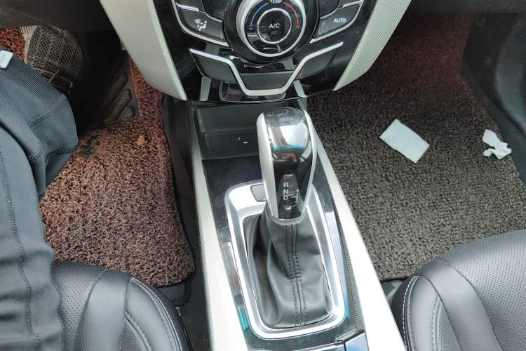 Used Luxgen U6 SUV 2016 1.8T Enhanced Appeal Version Gear Lever