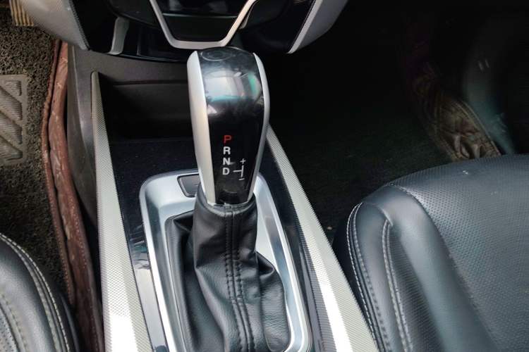 Used Luxgen U6 SUV 2016 1.8T Style Value Model Gear Lever