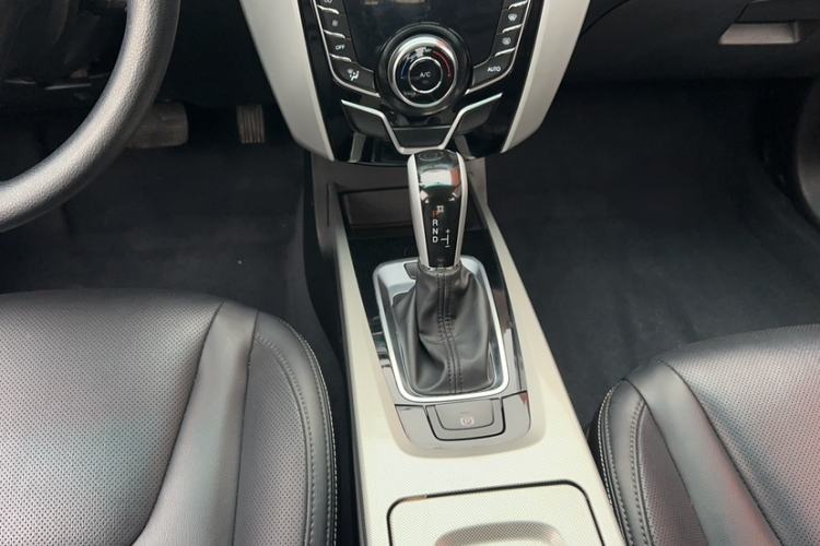 Used Luxgen U6 SUV 2016 1.8T Style Value Model Gear Lever