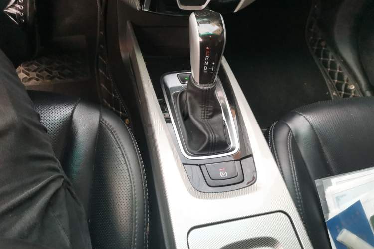 Used Luxgen U6 SUV 2016 1.8T Style Value Model Gear Lever