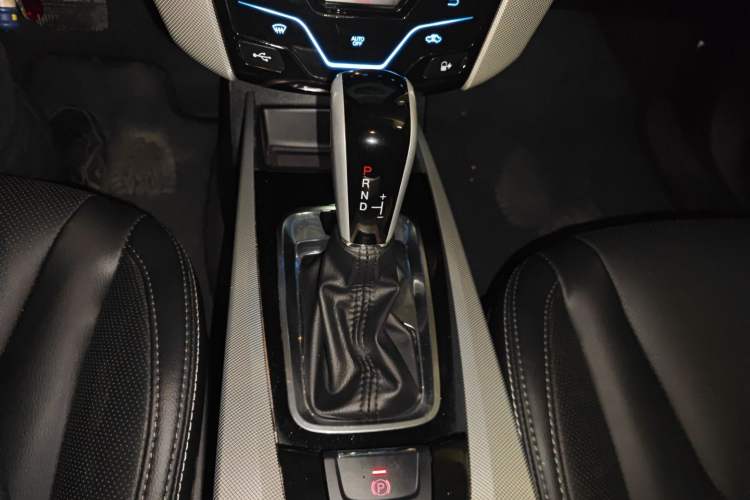 Used Luxgen U6 SUV 2016 1.8T Style Value Model Gear Lever