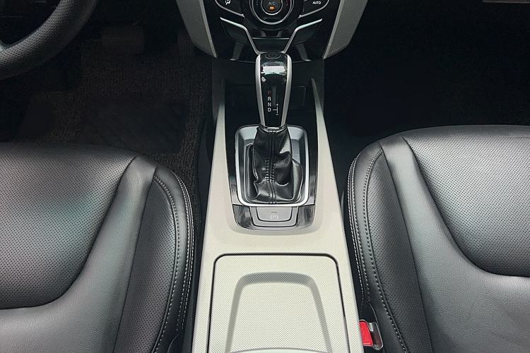 Used Luxgen U6 SUV 2016 1.8T Style Value Model Gear Lever