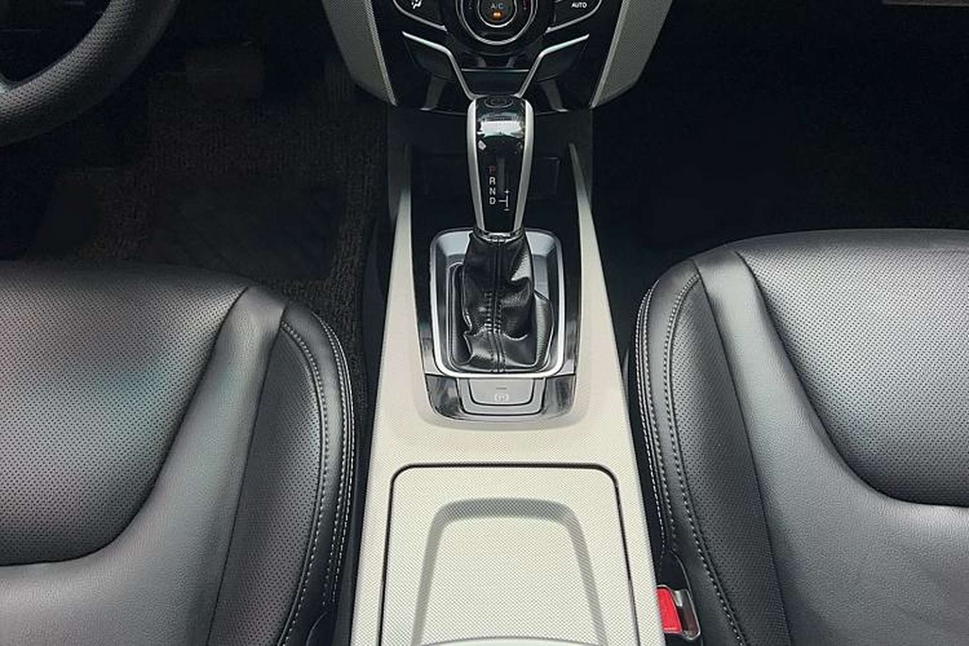 Used Luxgen U6 SUV 2016 1.8T Style Value Model Gear Lever