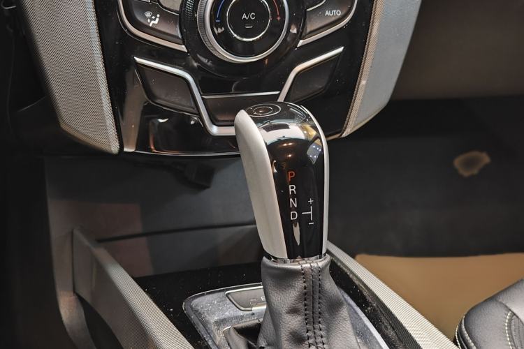Used Luxgen U6 SUV 2016 1.8T Style Value Model Gear Lever
