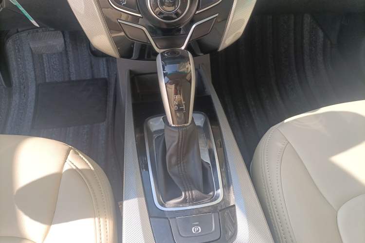 Used Luxgen U6 SUV 2016 1.8T Style Value Model Gear Lever