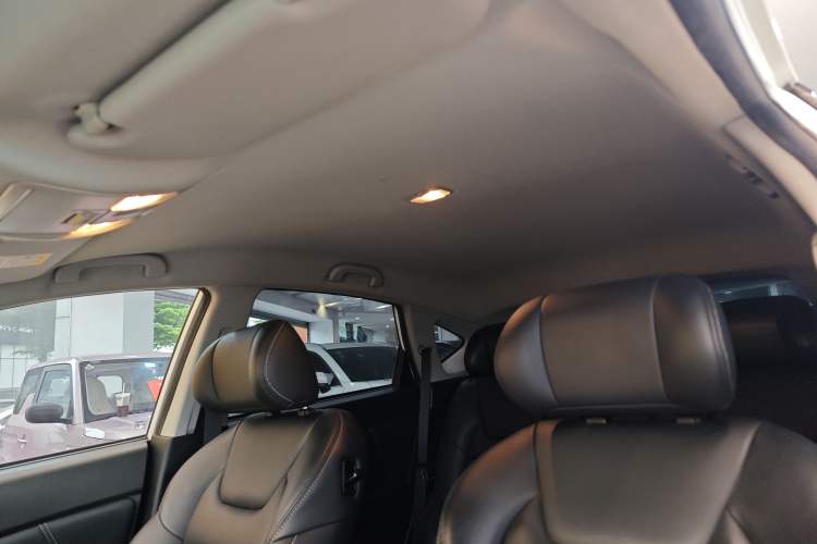 Used Luxgen U6 SUV 2016 1.8T Style Value Model Interior 2