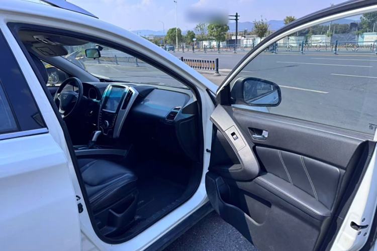 Used Luxgen U6 SUV 2016 1.8T Style Value Model Interior 3