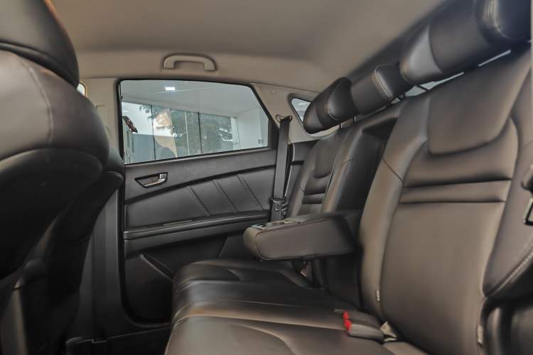 Used Luxgen U6 SUV 2016 1.8T Style Value Model Interior 6