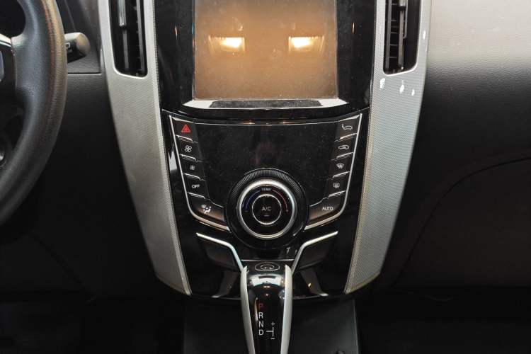Used Luxgen U6 SUV 2016 1.8T Style Value Model Interior 9