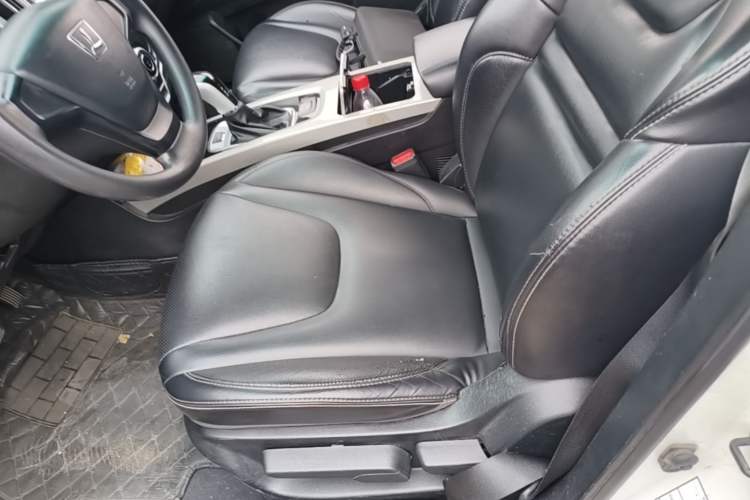 Used Luxgen U6 SUV 2016 1.8T Style Value Model Left Front Seat