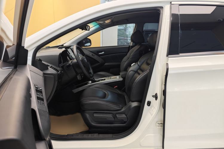 Used Luxgen U6 SUV 2016 1.8T Style Value Model Left Front Seat