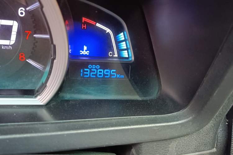 Used Luxgen U6 SUV 2016 1.8T Style Value Model Odometer Close Up