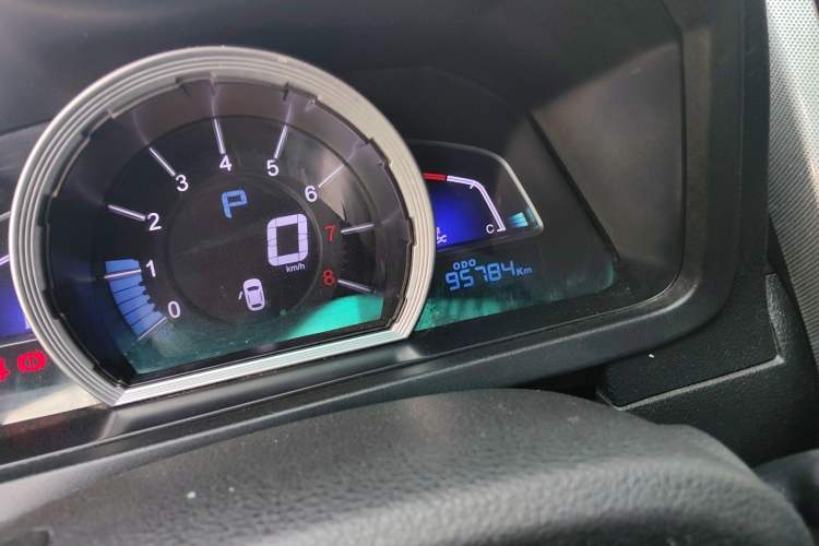 Used Luxgen U6 SUV 2016 1.8T Style Value Model Odometer Close Up