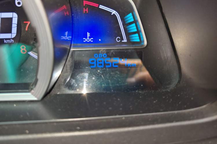 Used Luxgen U6 SUV 2016 1.8T Style Value Model Odometer Close Up