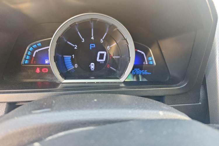 Used Luxgen U6 SUV 2016 1.8T Style Value Model Odometer Close Up