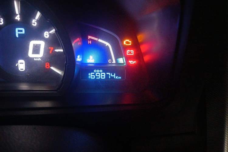 Used Luxgen U6 SUV 2016 1.8T Style Value Model Odometer Close Up