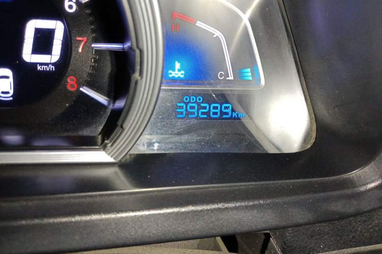 Used Luxgen U6 SUV 2016 1.8T Style Value Model Odometer Close Up