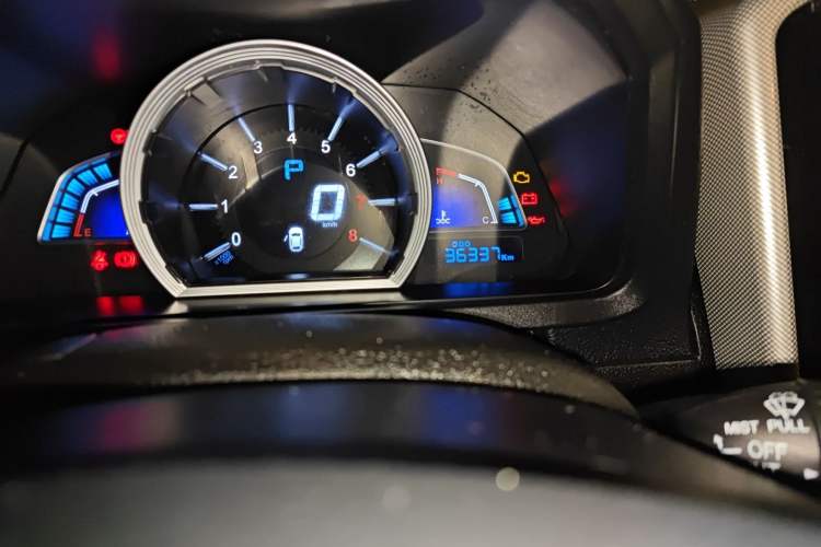Used Luxgen U6 SUV 2016 1.8T Style Value Model Odometer Close Up