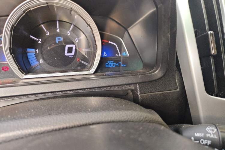 Used Luxgen U6 SUV 2016 1.8T Style Value Model Odometer Close Up