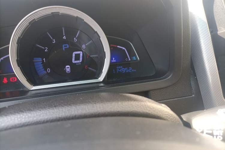 Used Luxgen U6 SUV 2016 1.8T Style Value Model Odometer Close Up