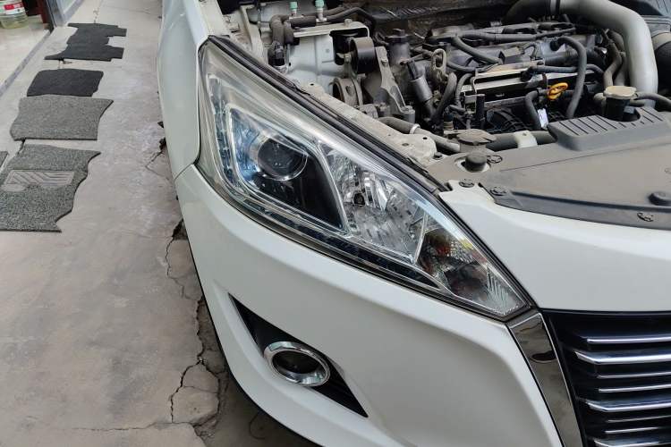 Used Luxgen U6 SUV 2016 1.8T Style Value Model Right Front Headlight