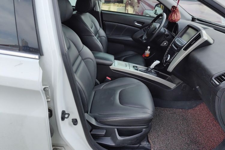 Used Luxgen U6 SUV 2016 1.8T Enhanced Appeal Version Right Front Seat