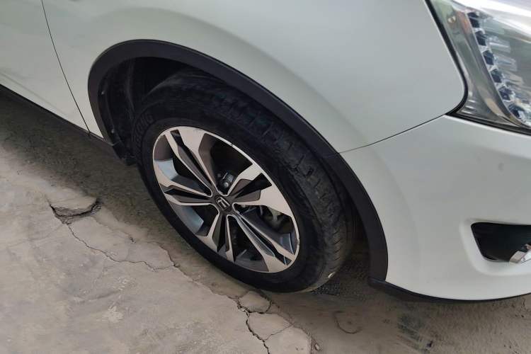 Used Luxgen U6 SUV 2016 1.8T Style Value Model Right Front Wheel Hub