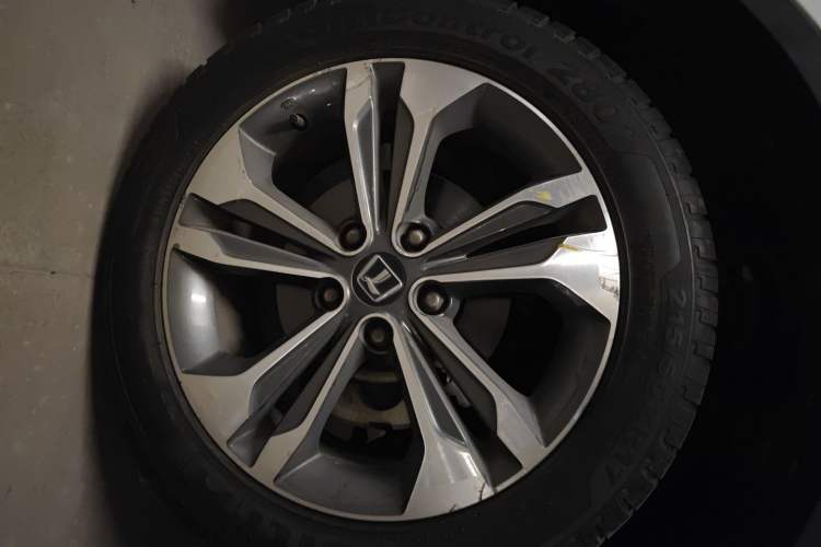 Used Luxgen U6 SUV 2016 1.8T Style Value Model Right Front Wheel Hub
