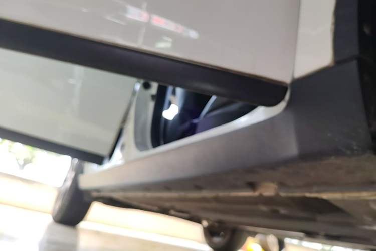 Used Luxgen U6 SUV 2016 1.8T Style Value Model Right Side Sill