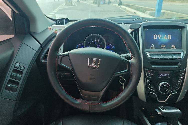 Used Luxgen U6 SUV 2016 1.8T Style Value Model Steering Wheel