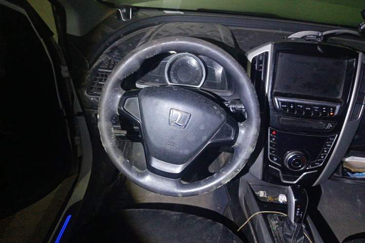 Used Luxgen U6 SUV 2016 1.8T Style Value Model Steering Wheel