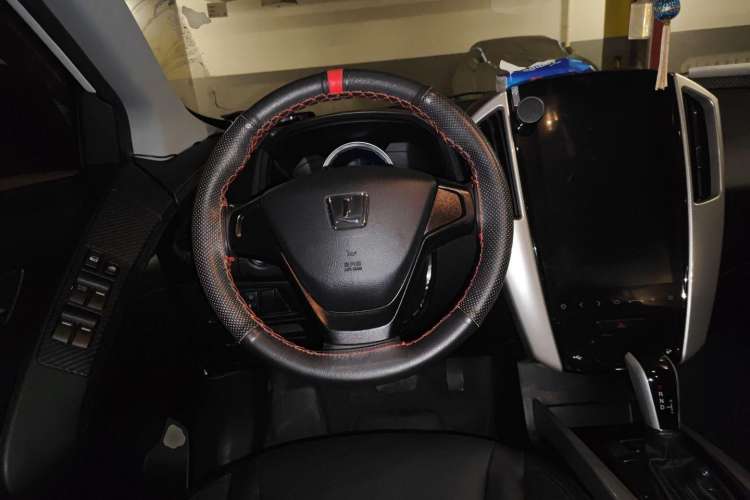 Used Luxgen U6 SUV 2016 1.8T Style Value Model Steering Wheel