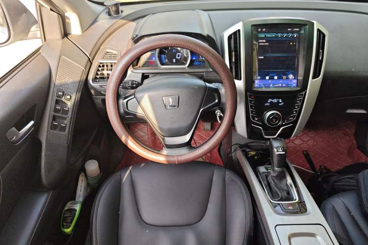 Used Luxgen U6 SUV 2016 1.8T Style Value Model Steering Wheel