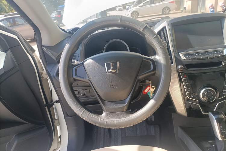 Used Luxgen U6 SUV 2016 1.8T Style Value Model Steering Wheel