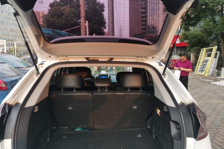 Used Luxgen U6 SUV 2016 1.8T Style Value Model Trunk