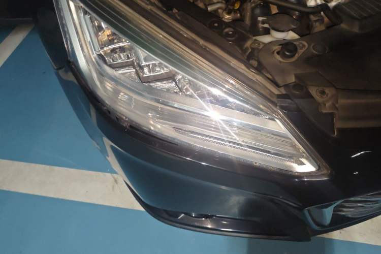 Used Luxgen U6 SUV 2017 Revised Version 1.6T New Innovation Type Right Front Headlight