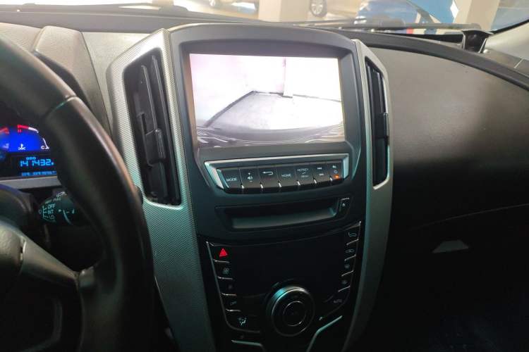 Used Luxgen U6 SUV 2017 1.8T Tech Value Model Audio And AC Panel