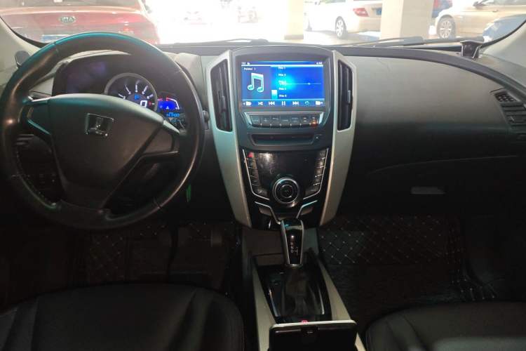 Used Luxgen U6 SUV 2017 1.8T Tech Value Model Center Console