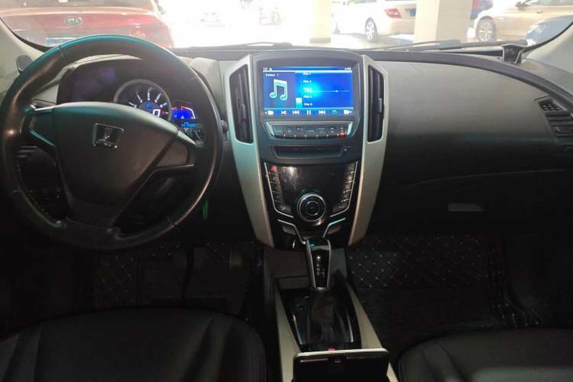 Used Luxgen U6 SUV 2017 1.8T Tech Value Model Center Console