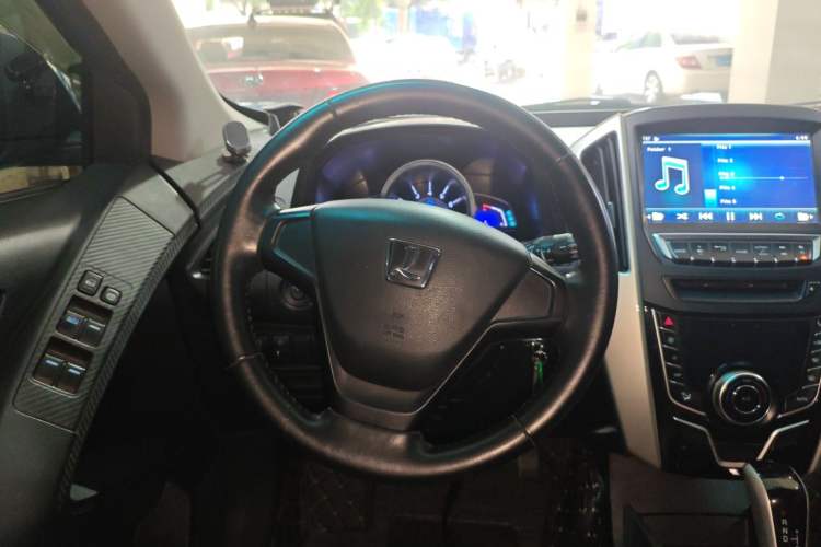 Used Luxgen U6 SUV 2017 1.8T Tech Value Model Steering Wheel
