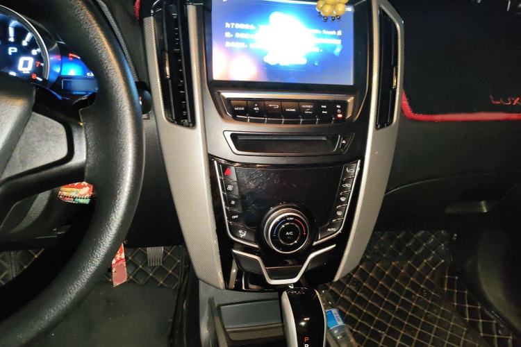 Used Luxgen U6 SUV 2017 1.8T Tech Value Model Audio And AC Panel