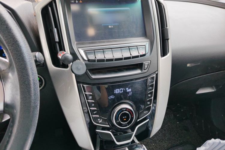 Used Luxgen U6 SUV 2017 1.8T Fashion-Upgraded Model Audio And AC Panel