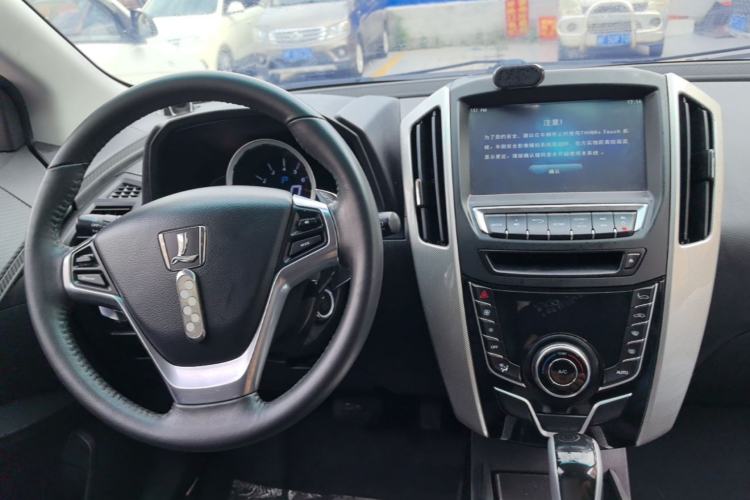 Used Luxgen U6 SUV 2017 1.8T Enhanced Charm Edition Center Console