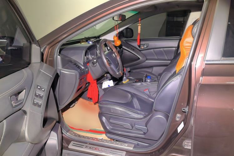 Used Luxgen U6 SUV 2017 Revised Version 1.8T Fashion Edition Driver Seat