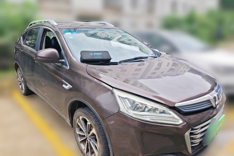 Used Luxgen U6 SUV 2017 Revised Version 1.6T Fashion Edition Front Right 45 Deg