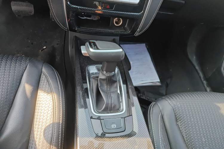 Used Luxgen U6 SUV 2017 Revised Version 1.6T Fashion Edition Gear Lever