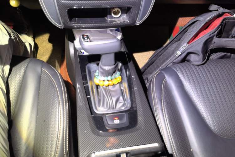 Used Luxgen U6 SUV 2017 Revised Version 1.8T Fashion Edition Gear Lever