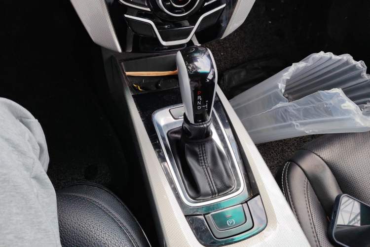 Used Luxgen U6 SUV 2017 1.8T Fashion-Upgraded Model Gear Lever