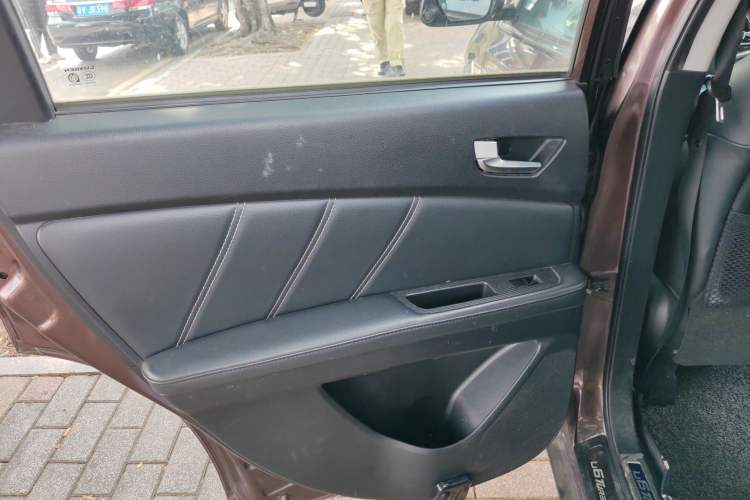 Used Luxgen U6 SUV 2017 1.8T Fashion-Upgraded Model Interior 8