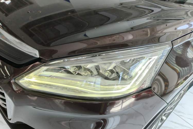 Used Luxgen U6 SUV 2017 Revised Version 1.6T Fashion Edition Left Front Headlight